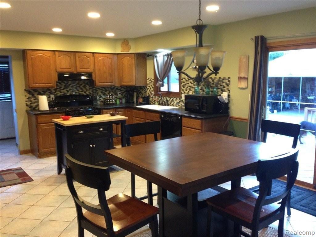2344 Longview Avenue Rochester, MI 48307 - Photo 13 of 15 13.JPG