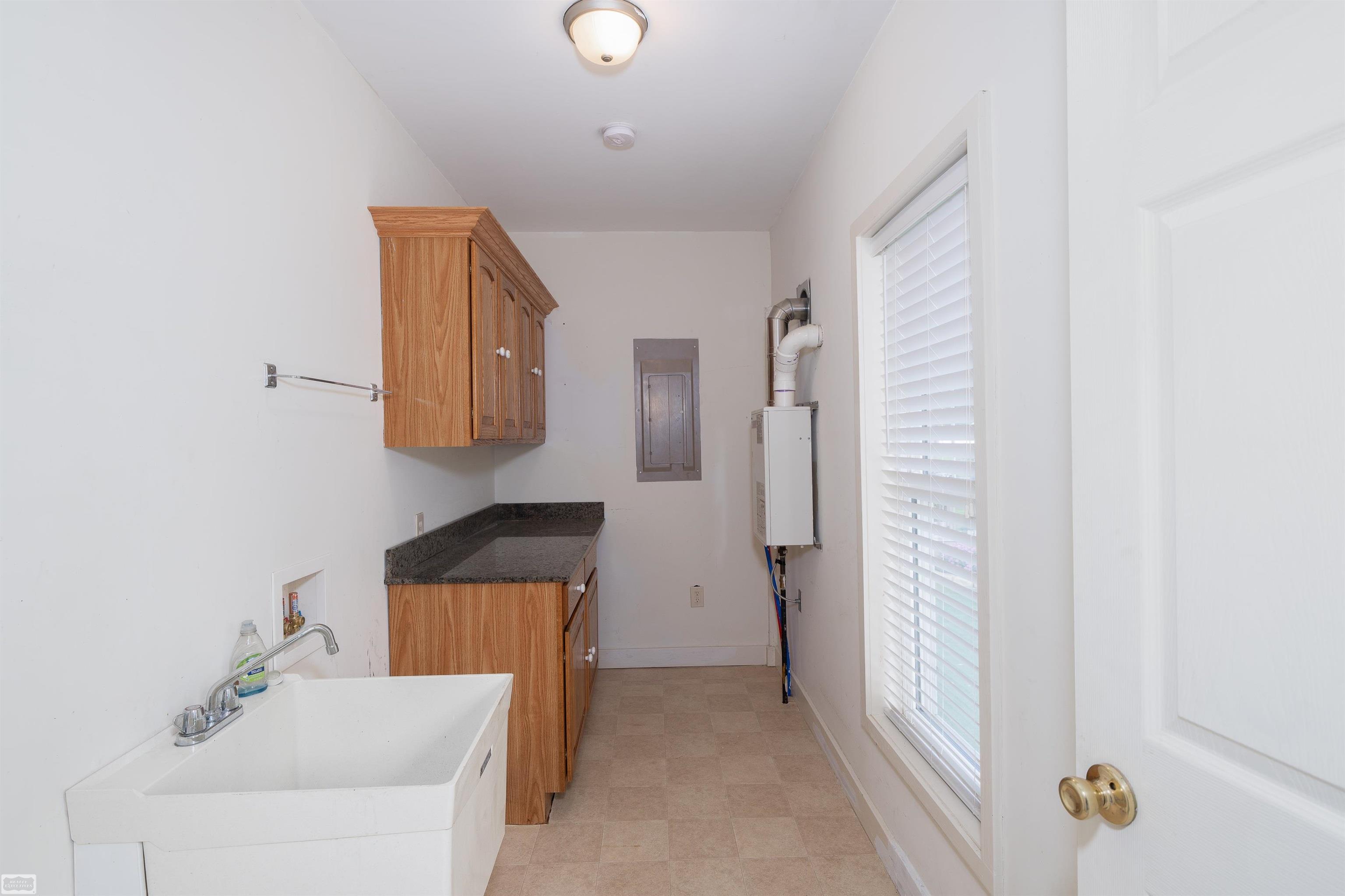4939 Pointe Tremble Road Algonac, MI 48001 - Photo 28 of 31 50121222-27.JPG