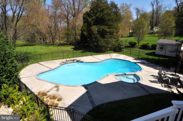 1835 Beulah Road Vienna, VA 22182 - Photo 27 of 30 Deck - View from