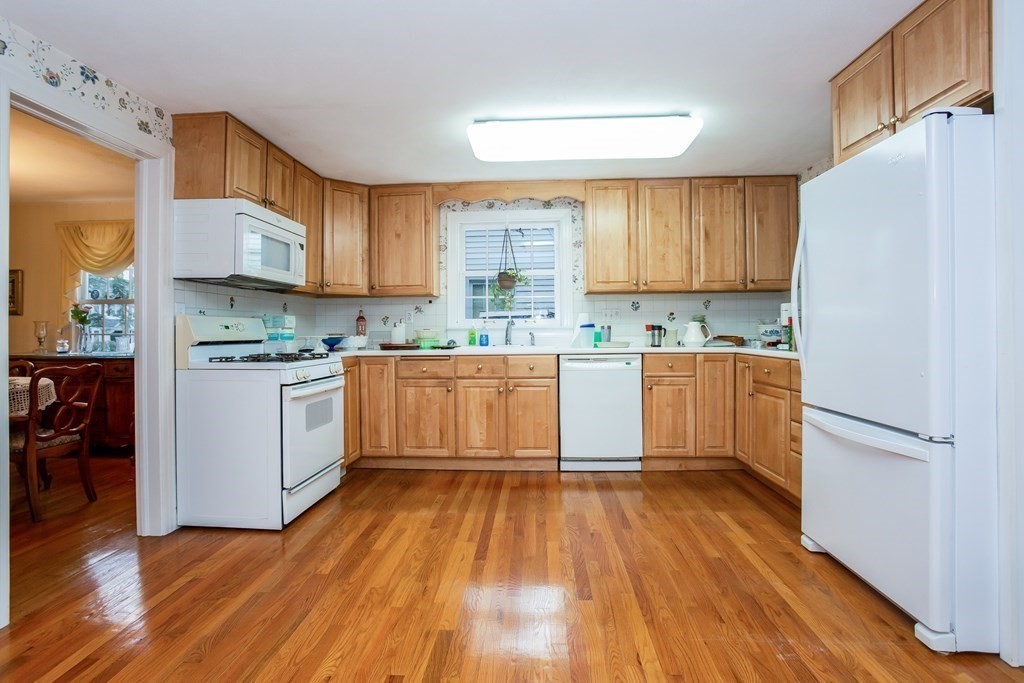 167 Hartford Terrace Springfield, MA 01118 - Photo 3 of 35
