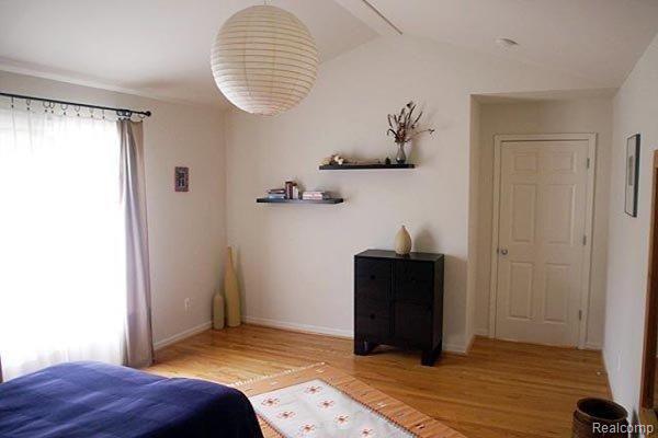 1049 Moran Drive Rochester, MI 48307 - Photo 11 of 14 Master suite