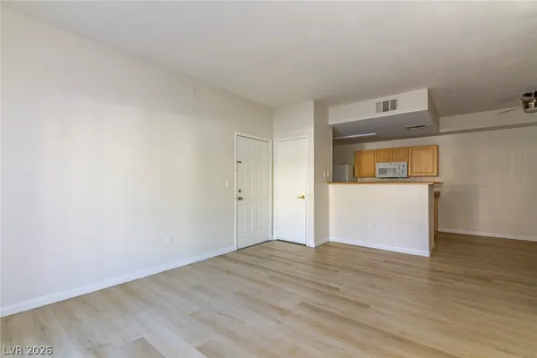 $1,350 | 8250 North Grand Canyon Drive, Unit 1070, Las Vegas, NV 89166