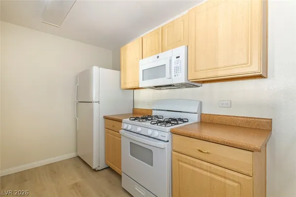 $1,350 | 8250 North Grand Canyon Drive, Unit 1070, Las Vegas, NV 89166