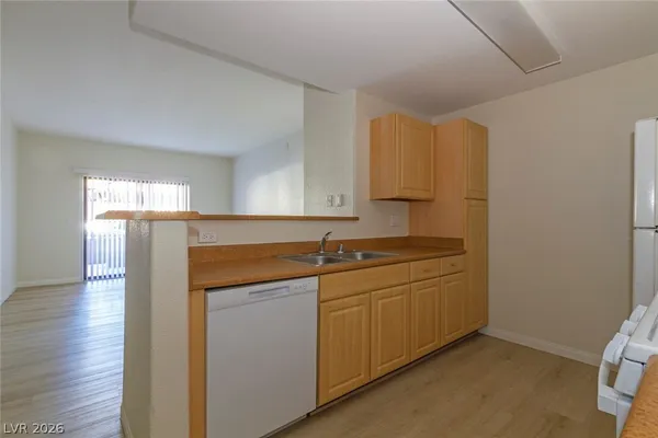 $1,350 | 8250 North Grand Canyon Drive, Unit 1070, Las Vegas, NV 89166