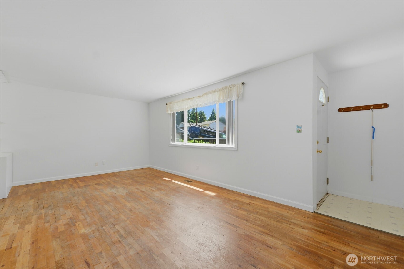 842 Southwest 305th Street Federal Way, WA 98023 - Photo 5 of 35