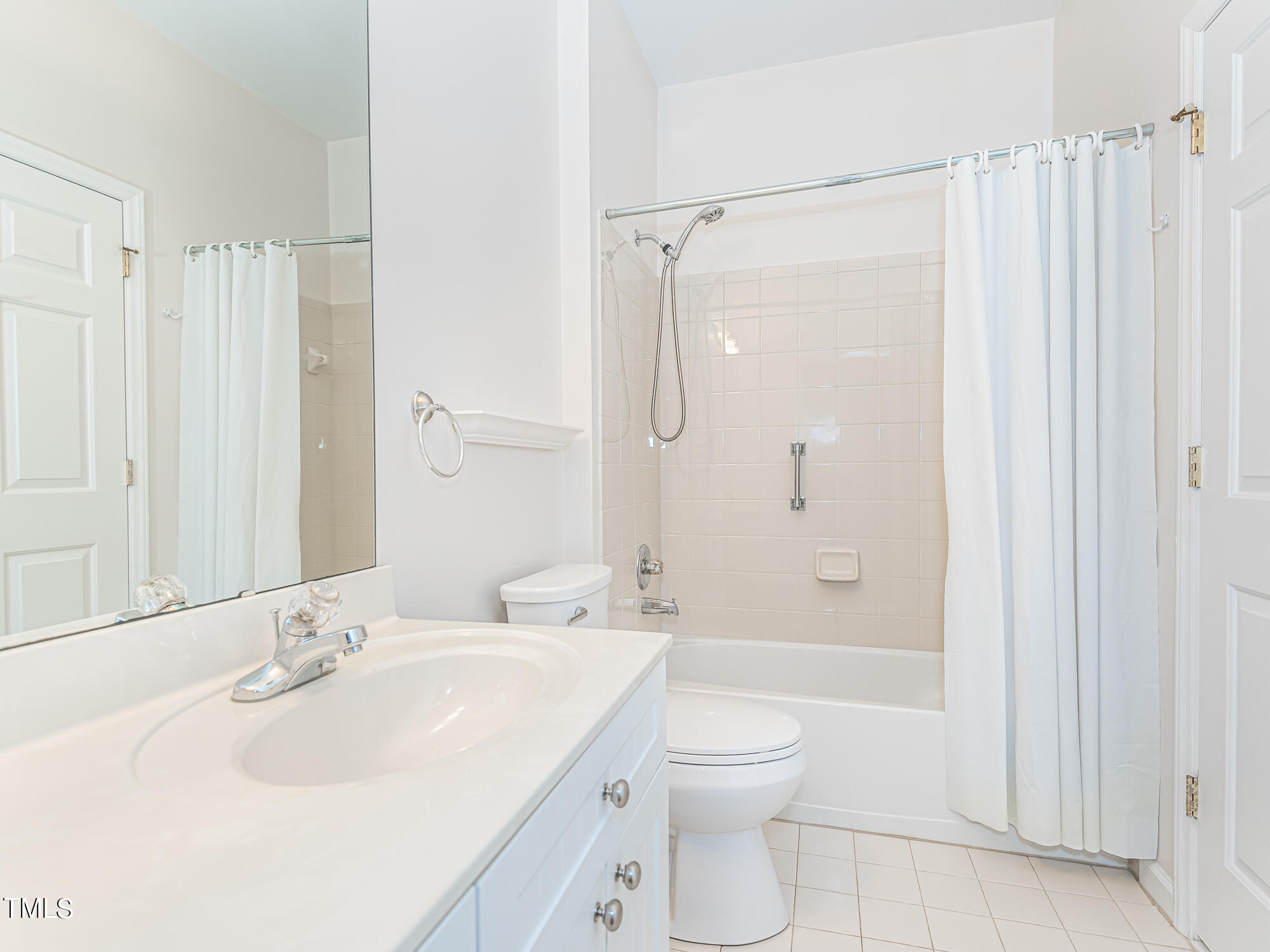 8041 Allyns Landing Way, Unit 103 Raleigh, NC 27615 - Photo 7 of 33 InTrust_Realty_Lee_8041_Allyns_Landing-0