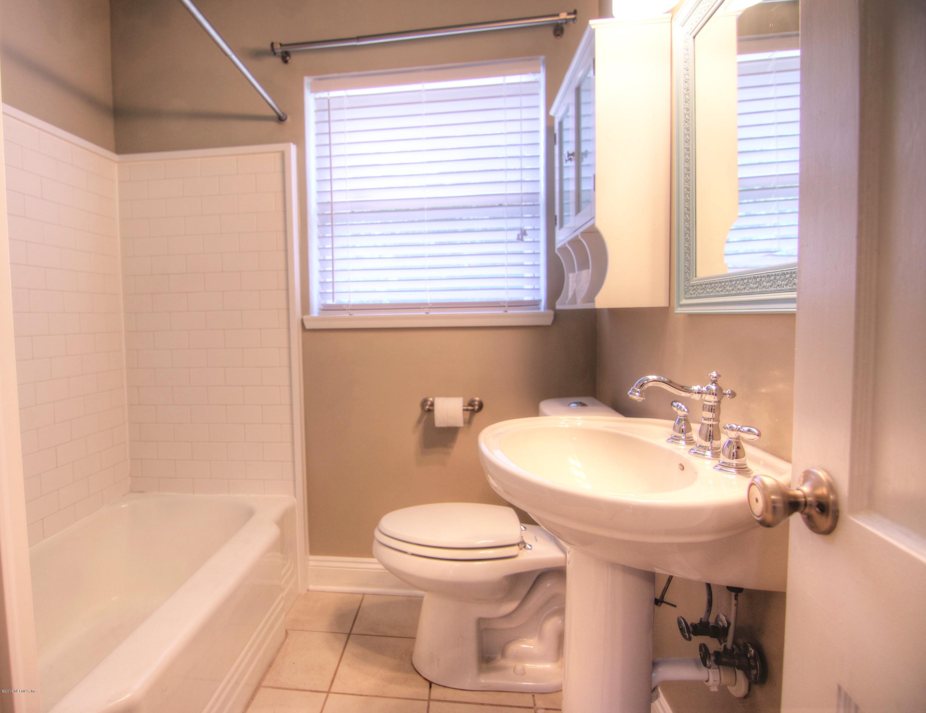 307 Brunswick Road Jacksonville, FL 32216 - Photo 9 of 11 bathrom