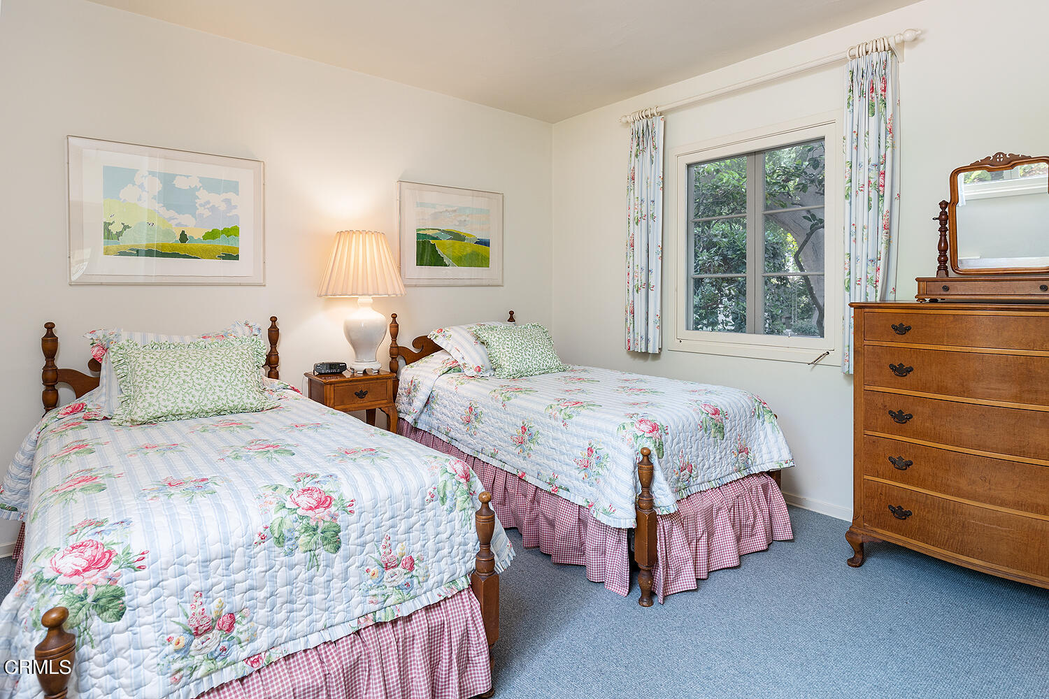 658 Chaucer Road San Marino, CA 91108 - Photo 19 of 39 a bedroom with two beds and painting on the wall