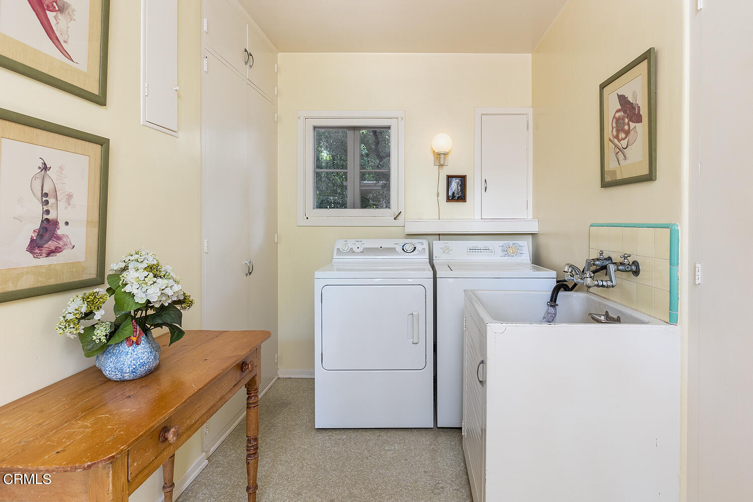 658 Chaucer Road San Marino, CA 91108 - Photo 22 of 39 a utility room with dryer and washer