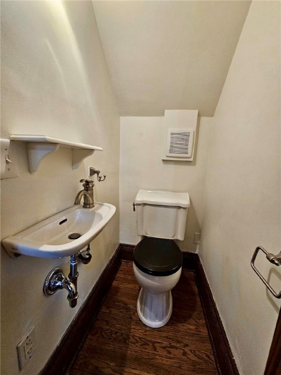 183 Brunswick Street Rochester, NY 14607 - Photo 7 of 31 1st floor 1/2 bath