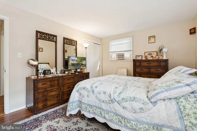 a bed room with a bed and dresser