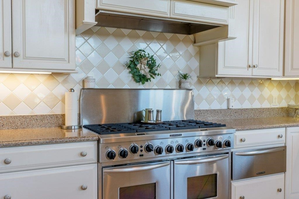 331 Carson Road Muscle Shoals, AL 35661 - Photo 21 of 38 a stove top oven sitting inside of a kitchen