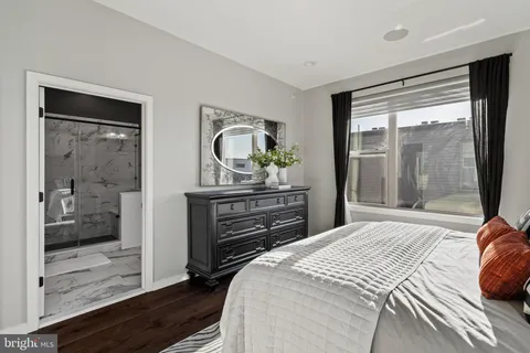 $1,249,000 | 3200 Parkview Walk, Philadelphia, PA 19125