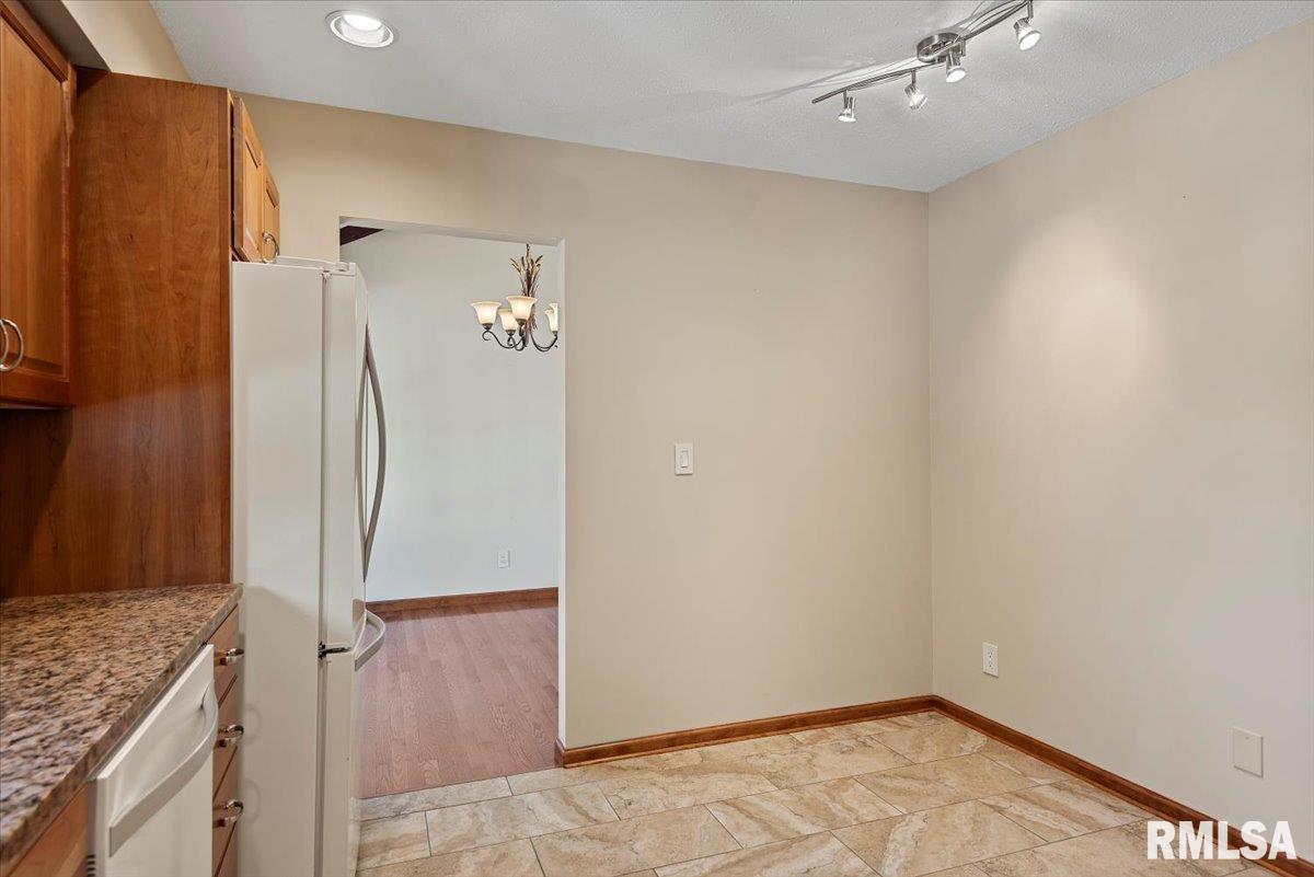 3108 Rutgers Drive Springfield, IL 62704 - Photo 13 of 42