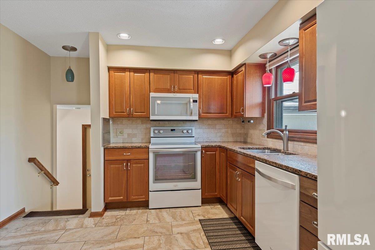 3108 Rutgers Drive Springfield, IL 62704 - Photo 10 of 42
