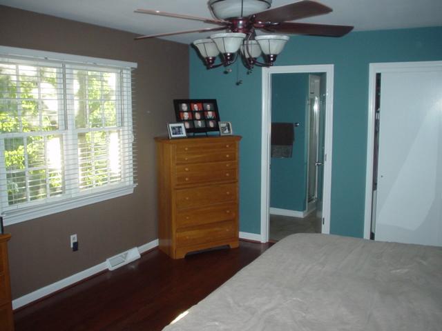 2962 Tree Swallow Road Roanoke, VA 24018 - Photo 11 of 21 a view of a livingroom with a ceiling fan and window