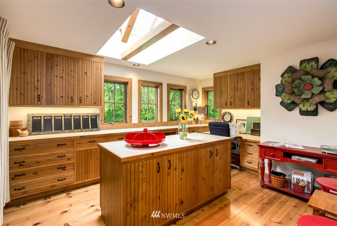 12600 Miller Road Northeast Bainbridge Island, WA 98110 - Photo 11 of 25 Gallery Image 11