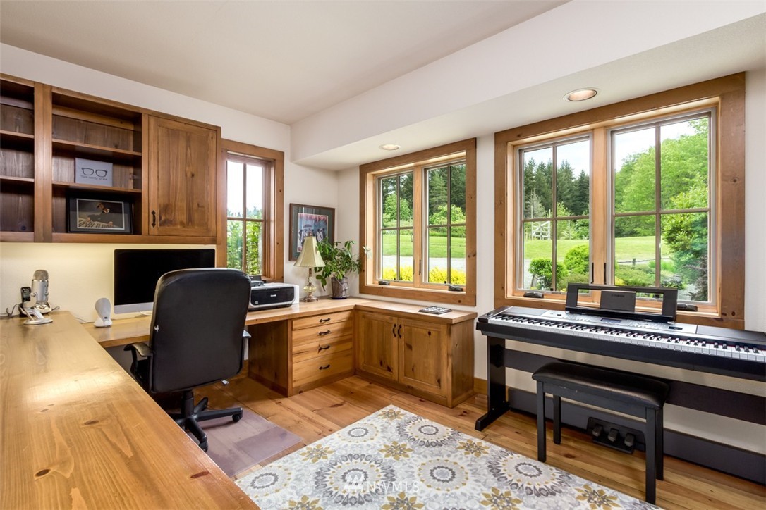 12600 Miller Road Northeast Bainbridge Island, WA 98110 - Photo 13 of 25 Gallery Image 13