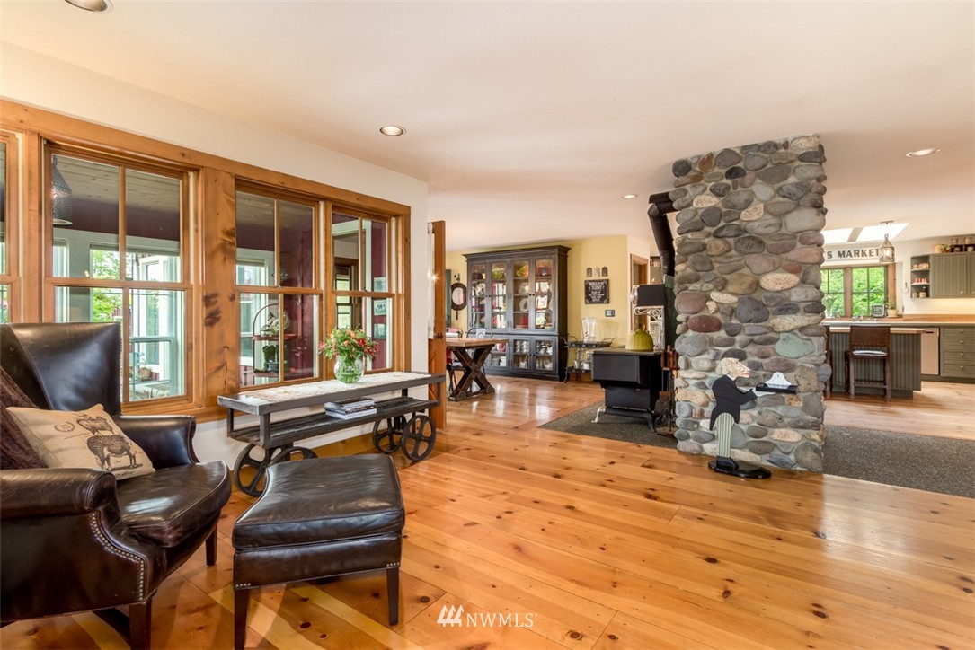 12600 Miller Road Northeast Bainbridge Island, WA 98110 - Photo 17 of 25 Gallery Image 17