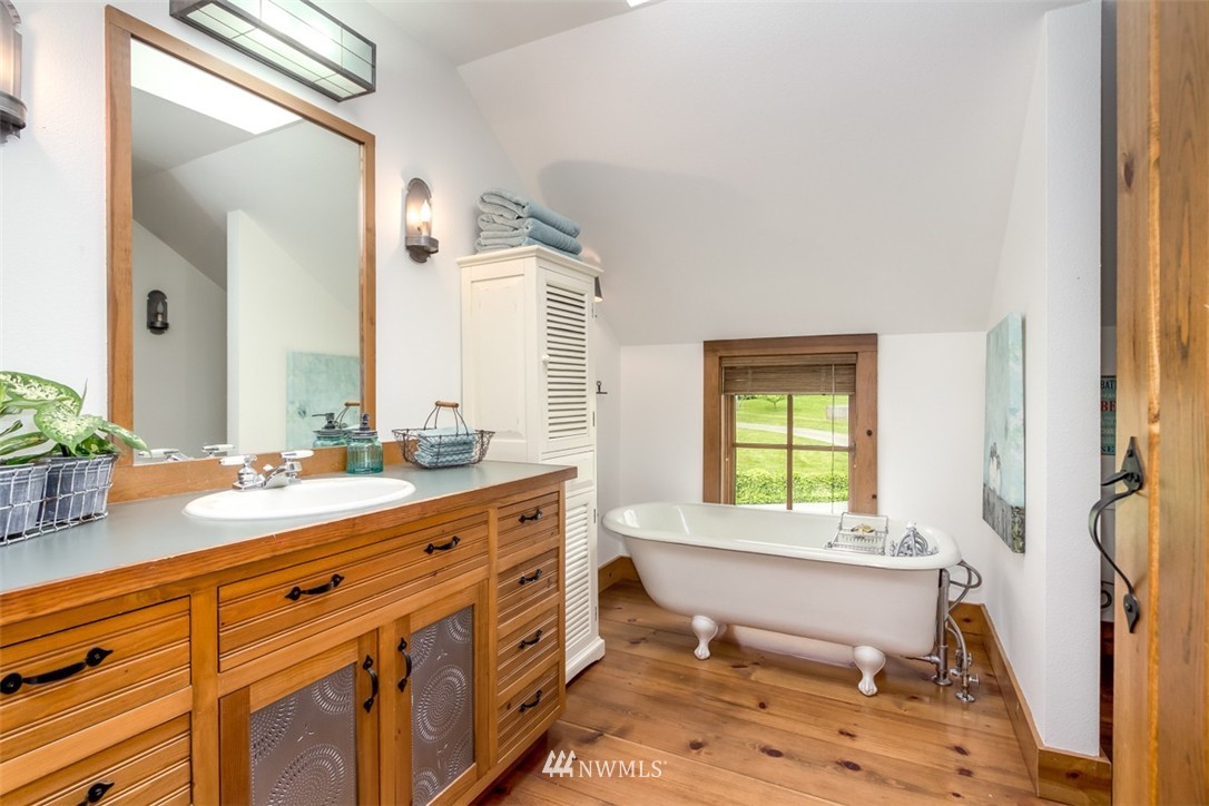 12600 Miller Road Northeast Bainbridge Island, WA 98110 - Photo 21 of 25 Gallery Image 21