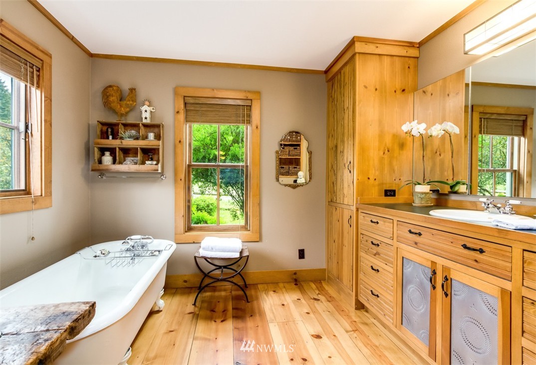 12600 Miller Road Northeast Bainbridge Island, WA 98110 - Photo 23 of 25 Gallery Image 23