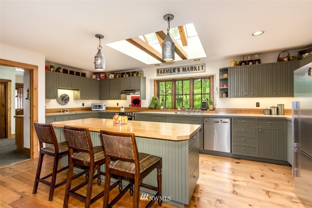 12600 Miller Road Northeast Bainbridge Island, WA 98110 - Photo 10 of 25 Gallery Image 10