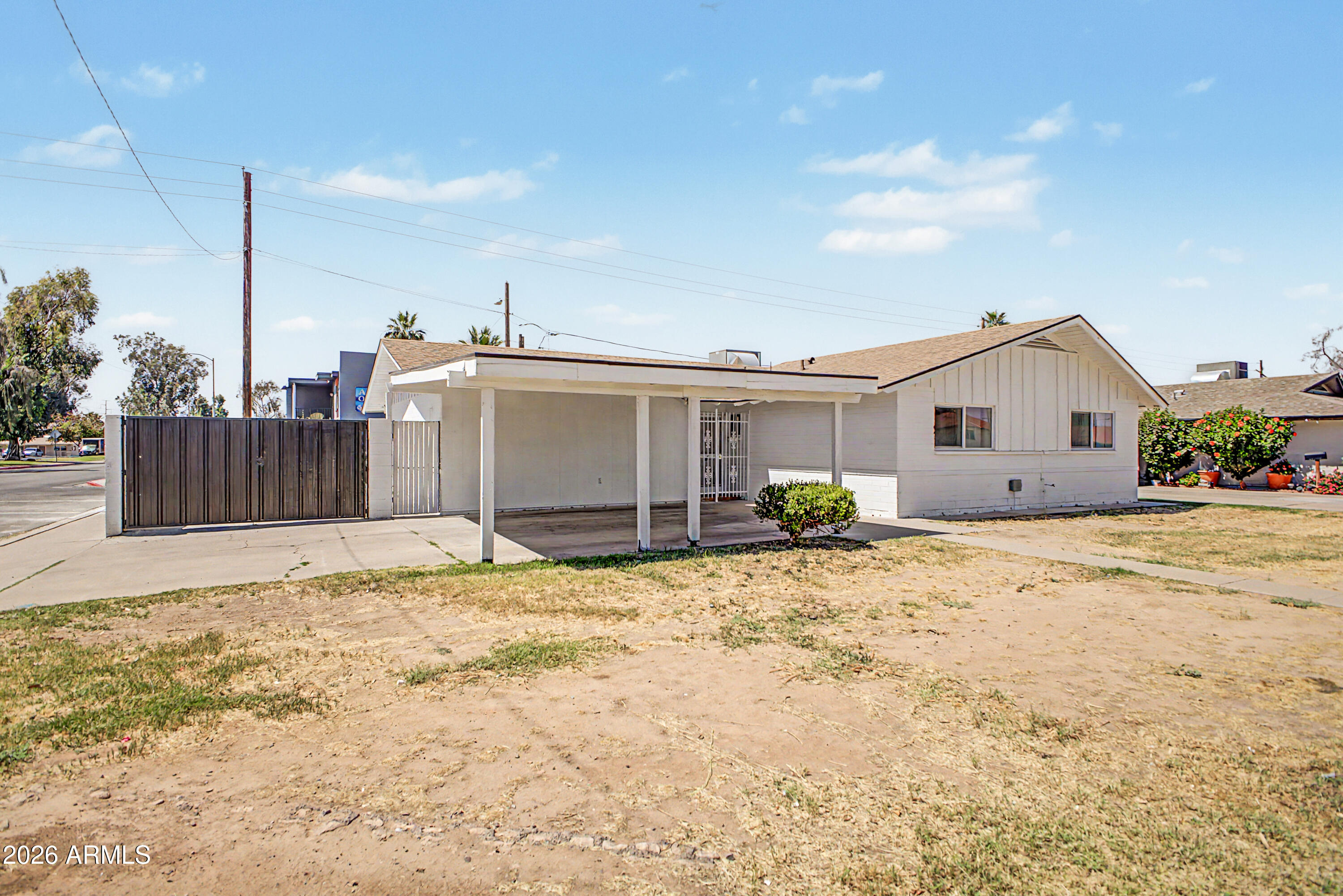 3901 West Elm Street Phoenix, AZ 85019 - Photo 1 of 18 5a783c3c8ee28ed3fe3657e7ed8c0204