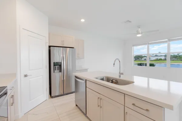 $3,400 | 8618 Via Mar Lake, Lake Worth, FL 33467