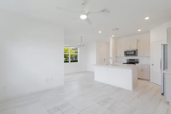 $3,400 | 8618 Via Mar Lake, Lake Worth, FL 33467