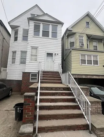 $2,500 | 31 West 52nd Street, Unit 2, Bayonne, NJ 07002
