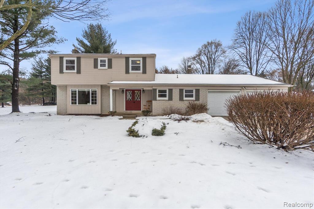10833 Hibner Road Hartland, MI 48353 - Photo 3 of 47