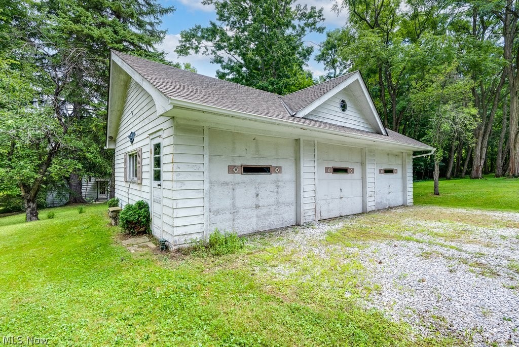 274 Sagamore Road Northfield, OH 44067 - Photo 6 of 31 3 car garage - gravel floor - 1 opener
