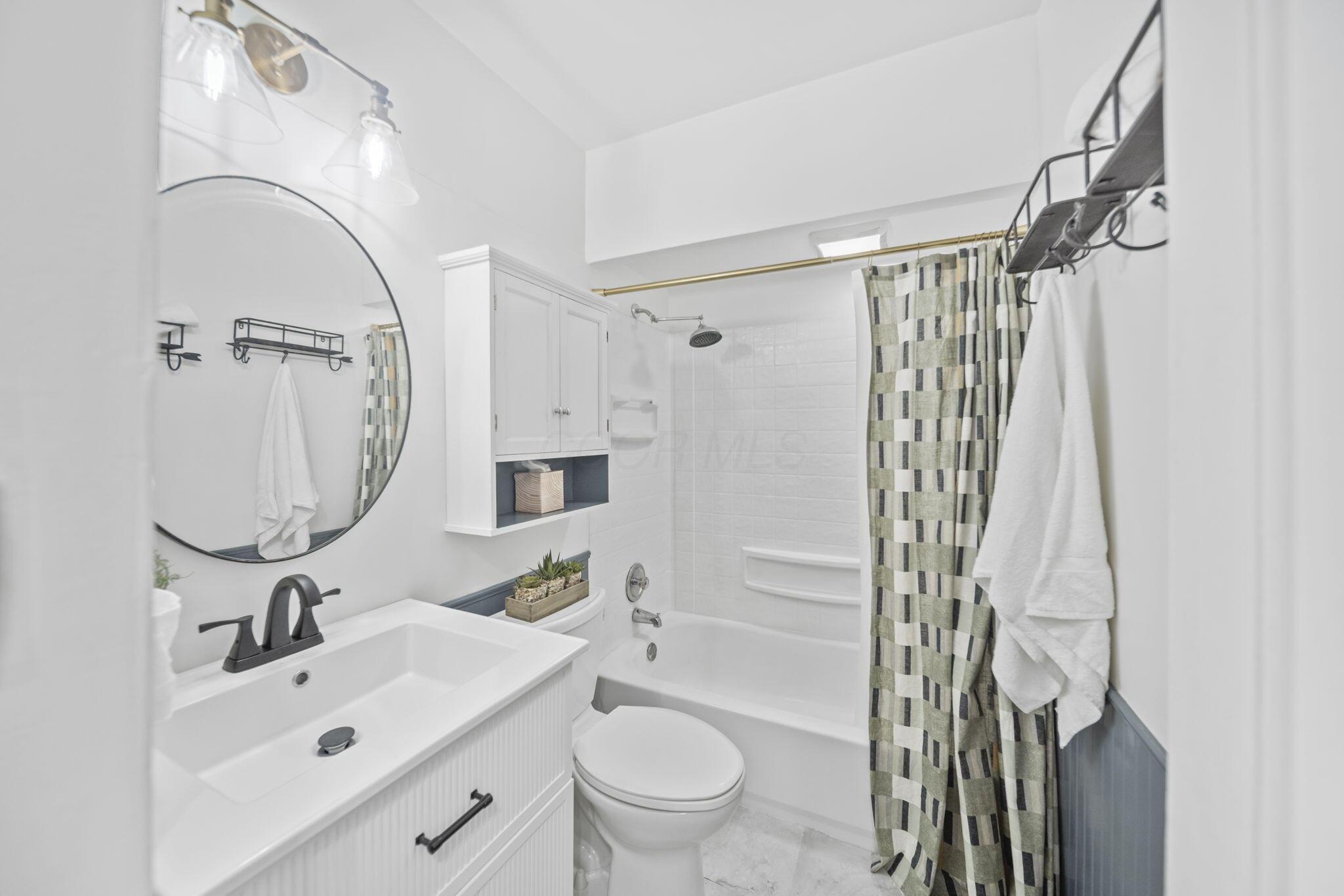 873 Timberman Road Columbus, OH 43212 - Photo 16 of 31 Newly updated full bathroom
