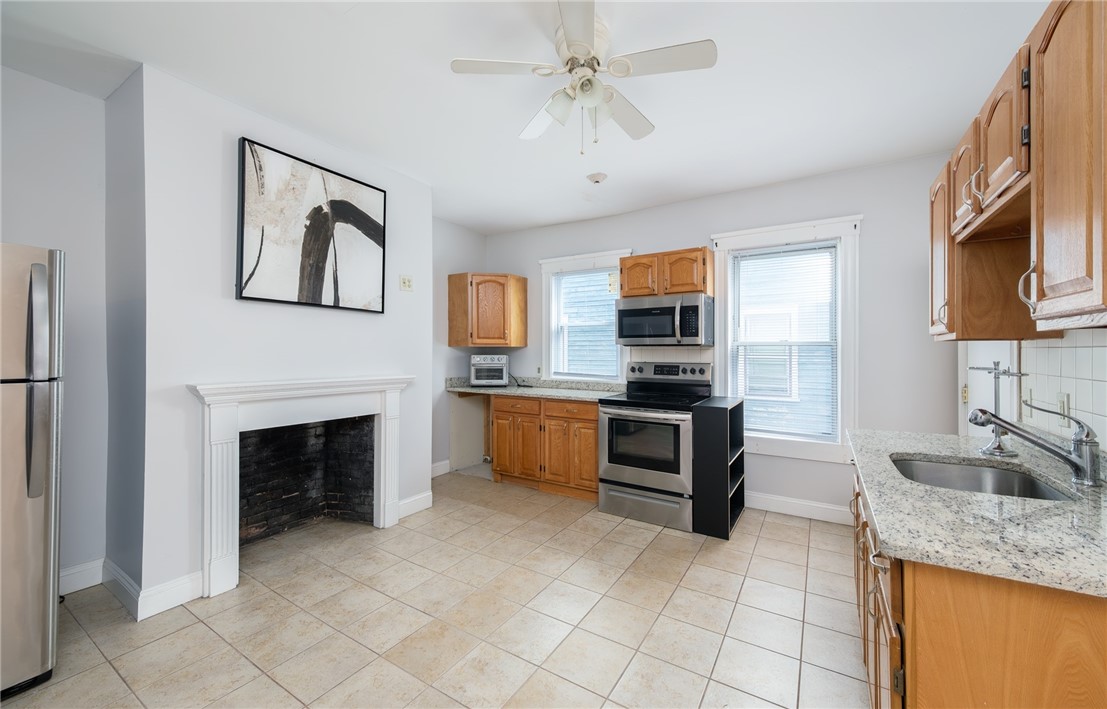 498 Broadway Providence, RI 02909 - Photo 4 of 21 2ND FLOOR