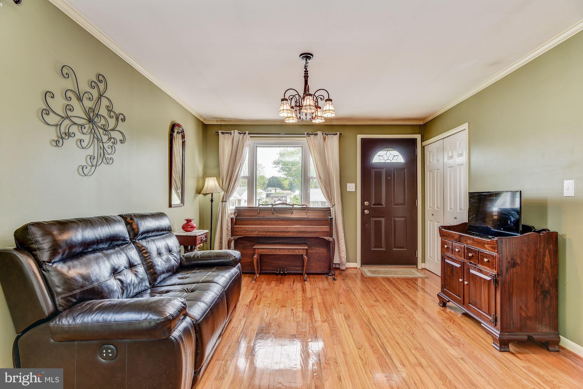 3417 Upton Road Baltimore, MD 21234 - Photo 5 of 25 Living Room