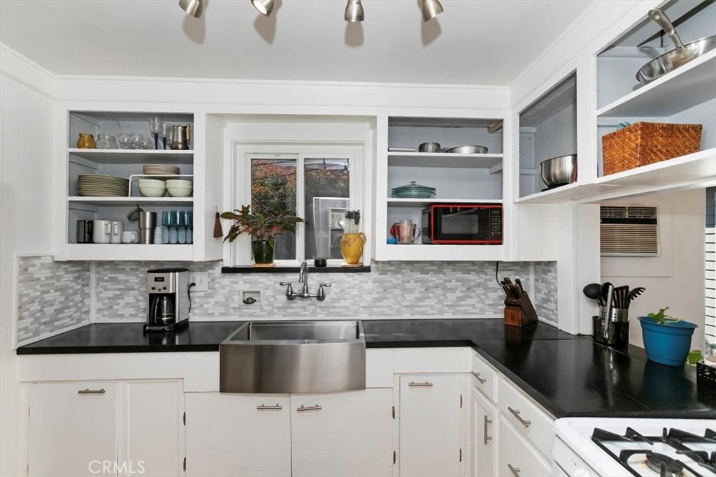 4424 Tenth Street Riverside, CA 92501 - Photo 1 of 1