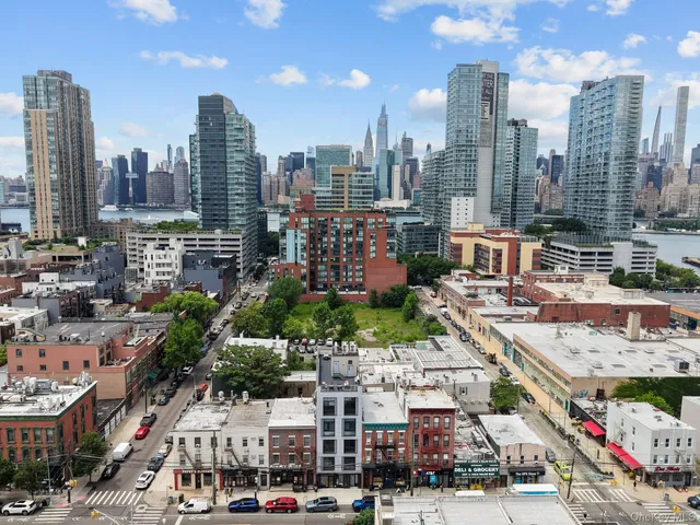 $885,000 | 46-40 Vernon Boulevard, Unit 3B | Long Island City