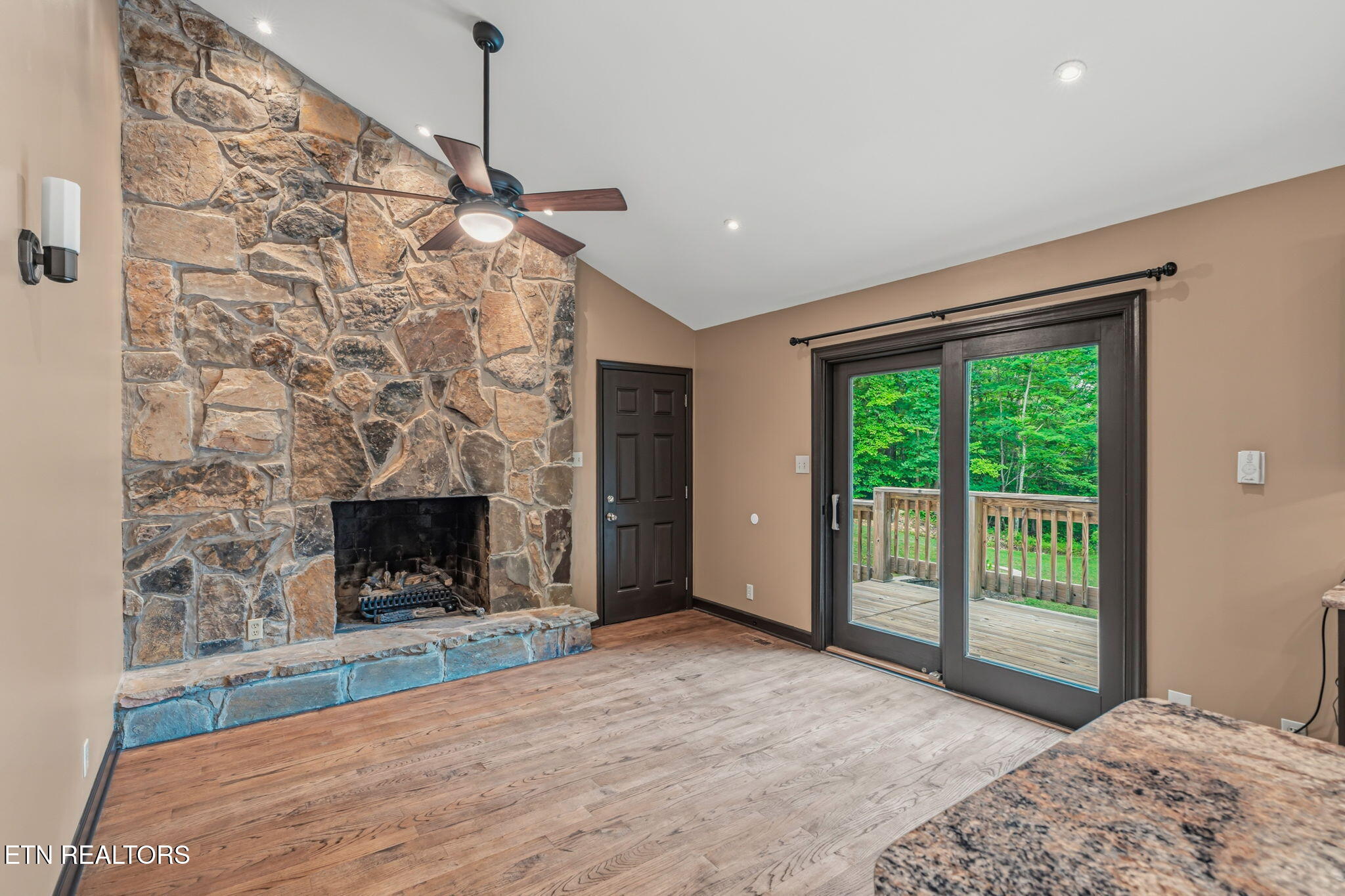 138 Newell Lane Oak Ridge, TN 37830 - Photo 17 of 51 138 Newell Ln - Fireplace (1)