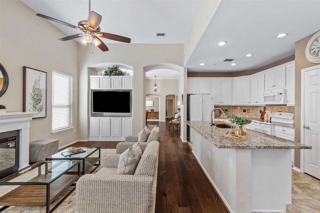 9804 Clocktower Court Plano, TX 75025 - Photo 12 of 23