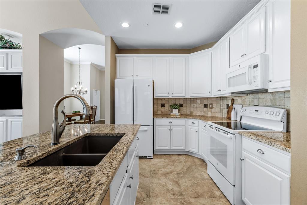 9804 Clocktower Court Plano, TX 75025 - Photo 15 of 23