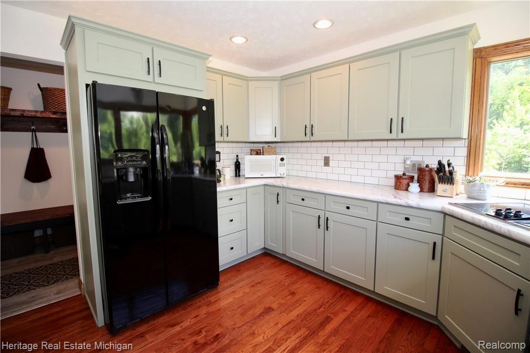 8126 Ruger Ridge Fowlerville, MI 48836 - Photo 15 of 53 Kitchen