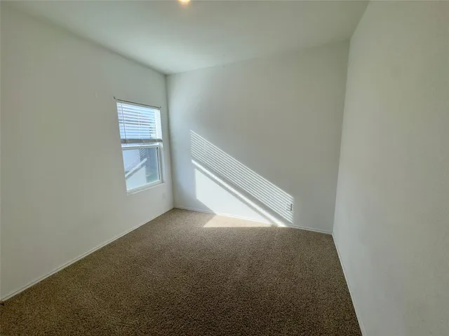 $1,750 | 511 Halfmoon Drive, Lockhart, TX 78644