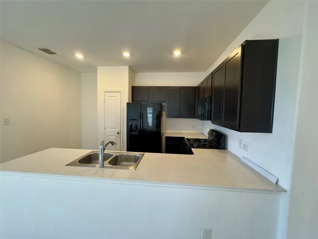 $1,750 | 511 Halfmoon Drive, Lockhart, TX 78644