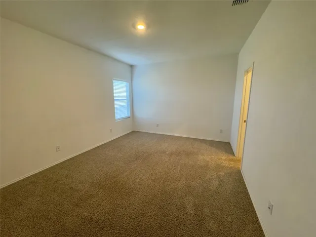 $1,750 | 511 Halfmoon Drive, Lockhart, TX 78644