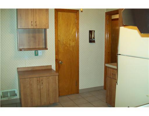 6071 Library Road Bethel Park, PA 15102 - Photo 6 of 14 Kitchen.