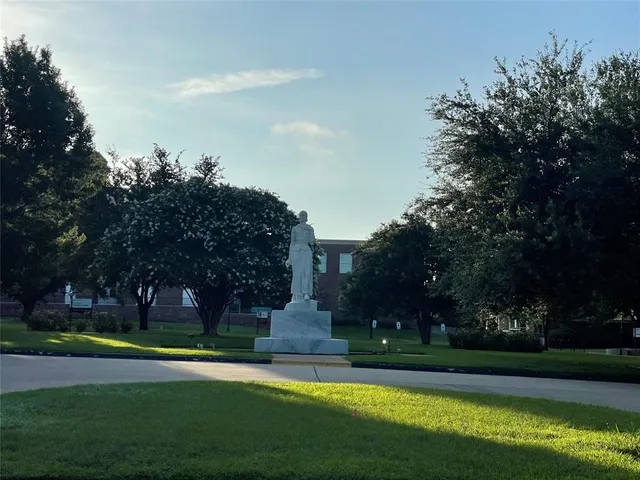 $850 | 1431 North Locust Street, Denton, TX 76201