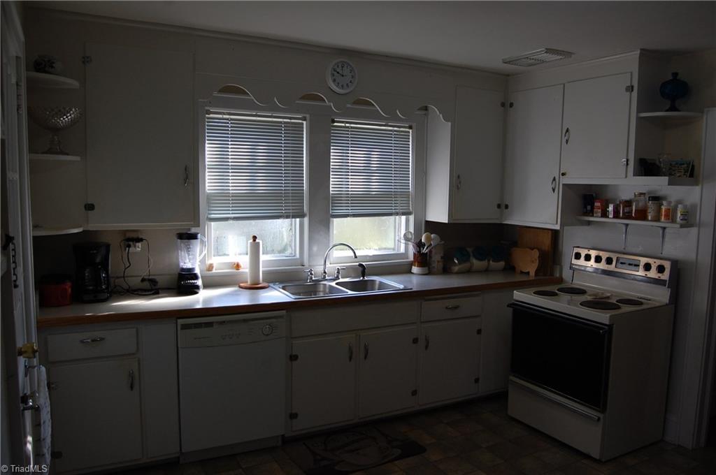 170 Blue Ridge Avenue Elkin, NC 28621 - Photo 5 of 24 Gallery Image 5