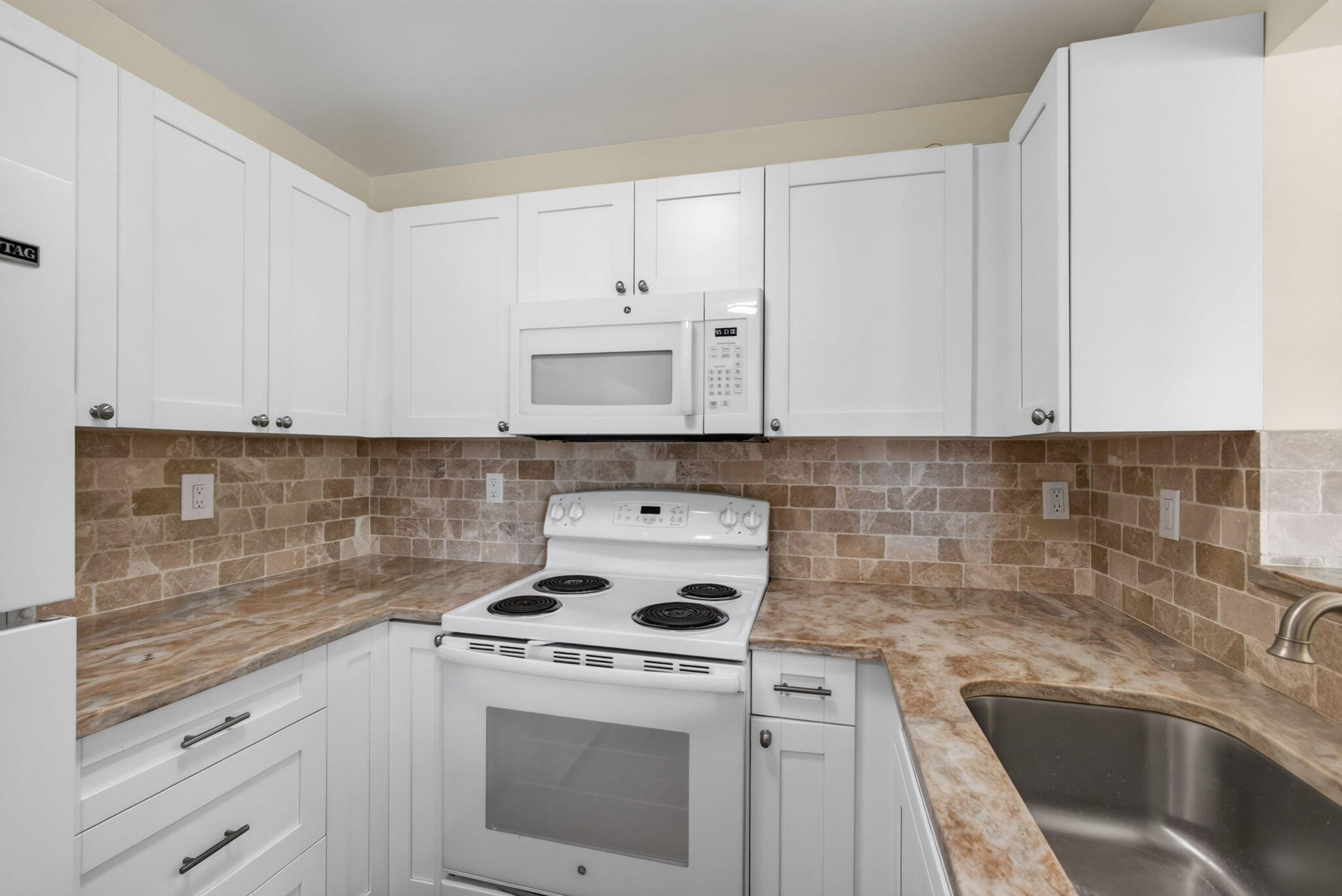 1333 West 31st Street Riviera Beach, FL 33404 - Photo 20 of 46 Kitchen