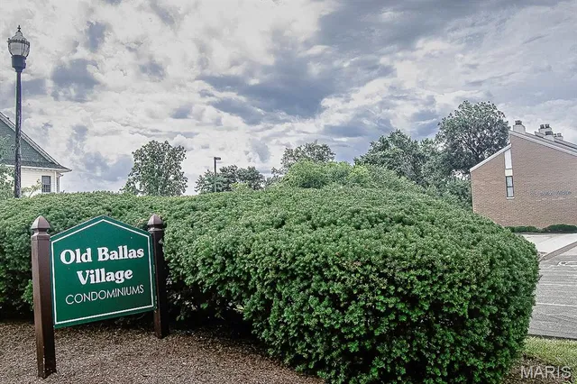 $125,000 | 648 Coeur De Royale Drive, Unit B, Creve Coeur, MO 63141