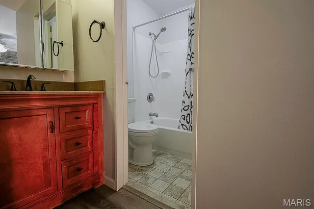 $125,000 | 648 Coeur De Royale Drive, Unit B, Creve Coeur, MO 63141